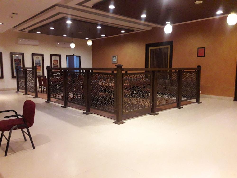 The Cambay Grand Hotel Ahmedabad Ngoại thất bức ảnh