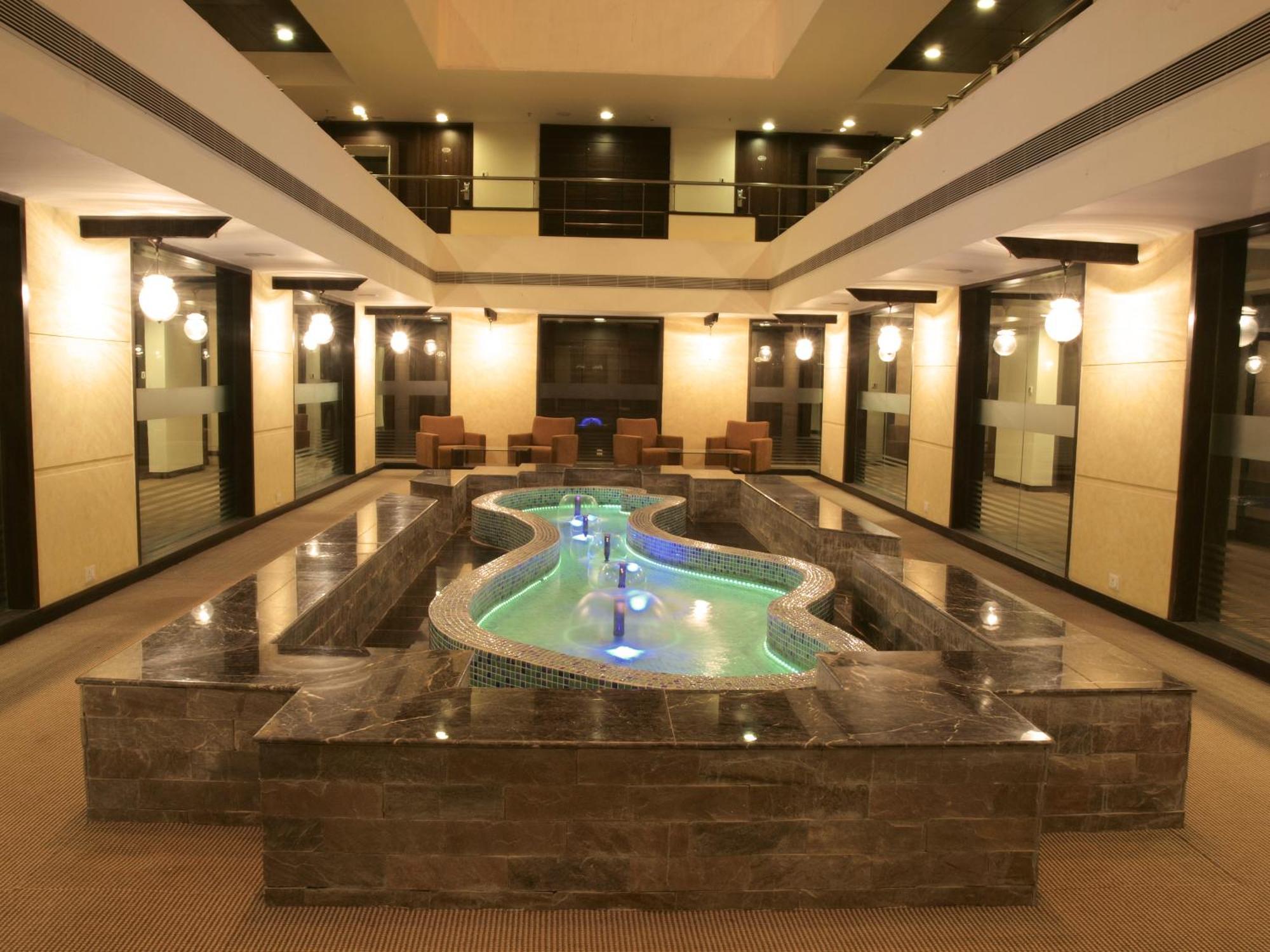 The Cambay Grand Hotel Ahmedabad Ngoại thất bức ảnh