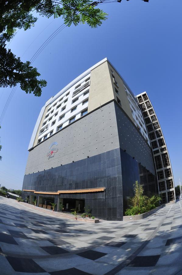 The Cambay Grand Hotel Ahmedabad Ngoại thất bức ảnh