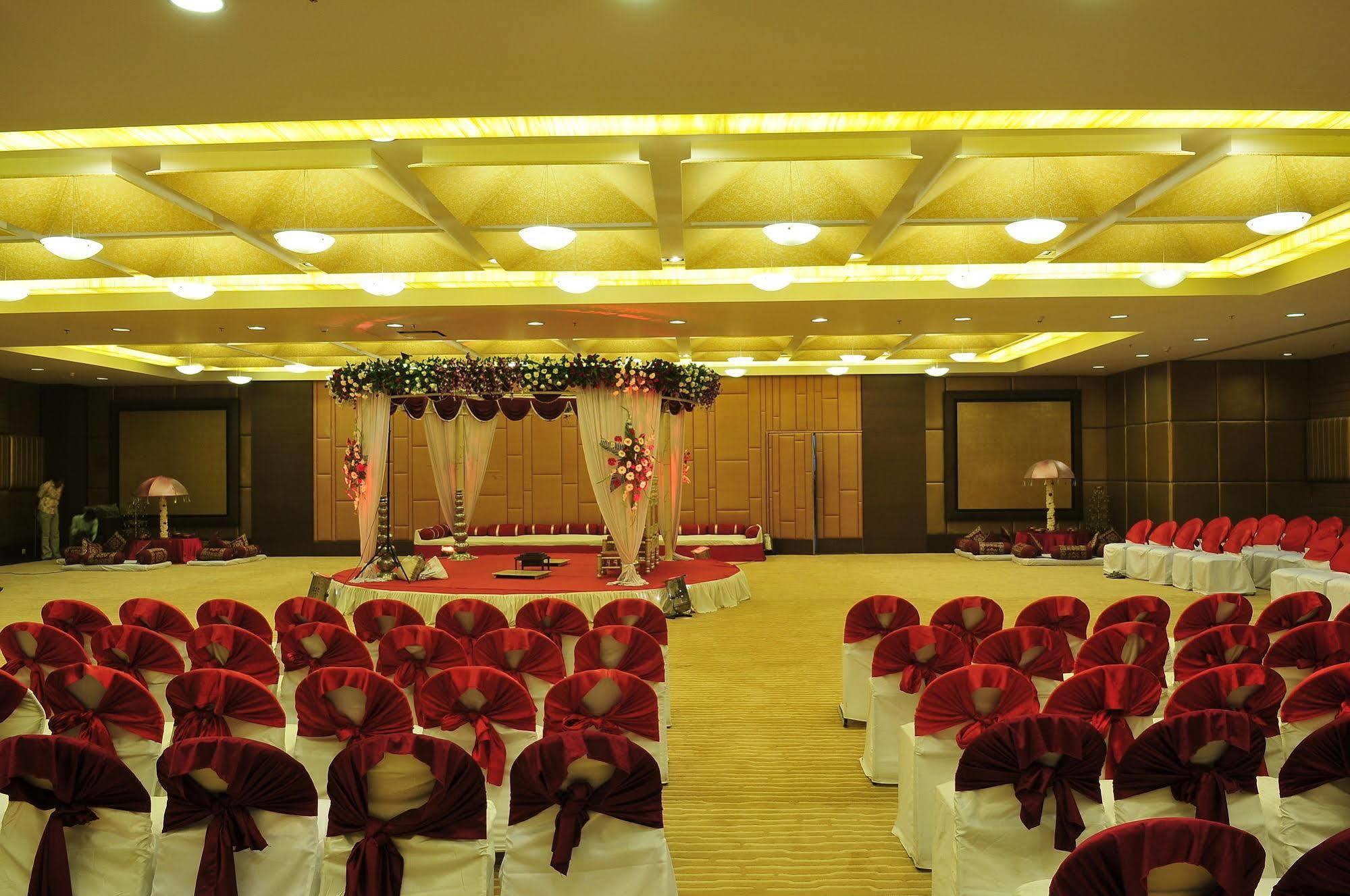 The Cambay Grand Hotel Ahmedabad Ngoại thất bức ảnh