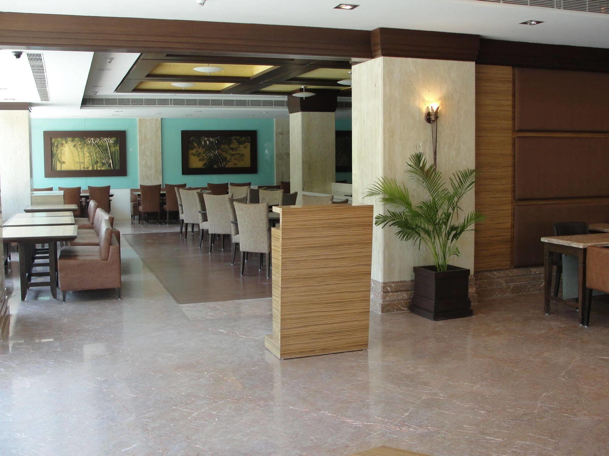 The Cambay Grand Hotel Ahmedabad Ngoại thất bức ảnh