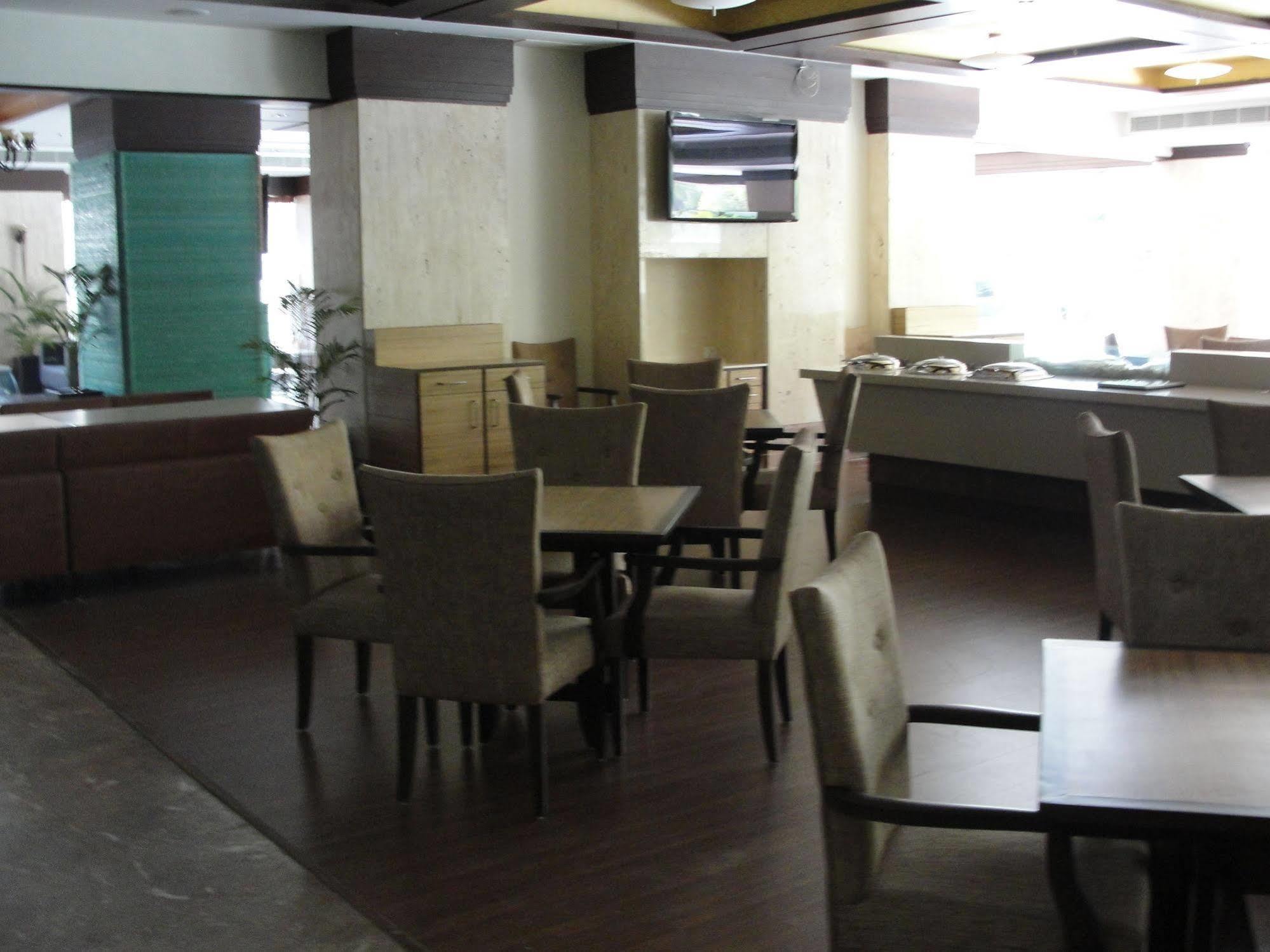 The Cambay Grand Hotel Ahmedabad Ngoại thất bức ảnh