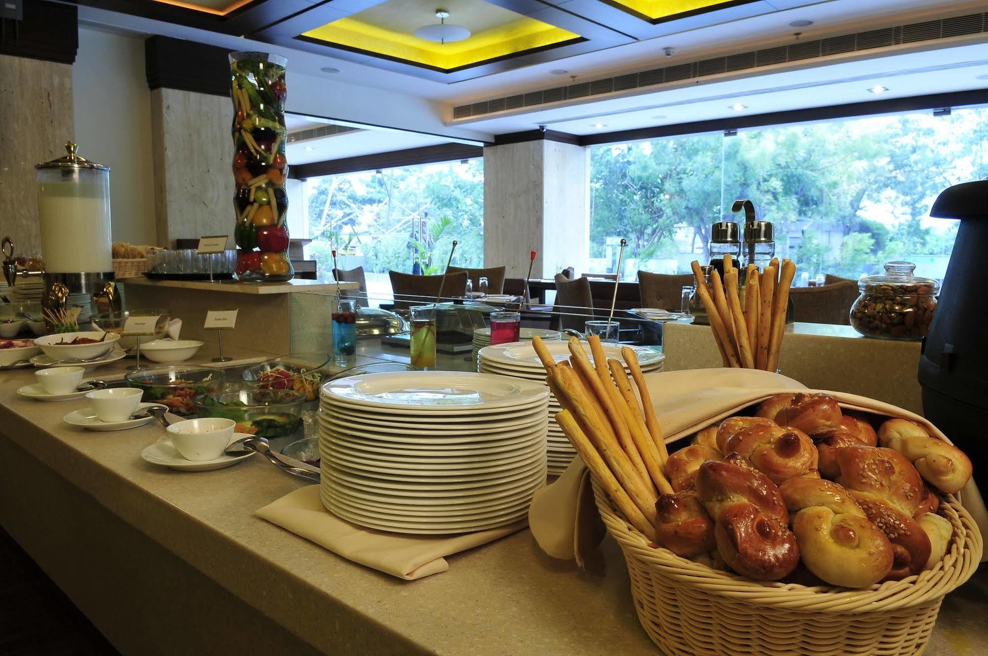 The Cambay Grand Hotel Ahmedabad Ngoại thất bức ảnh