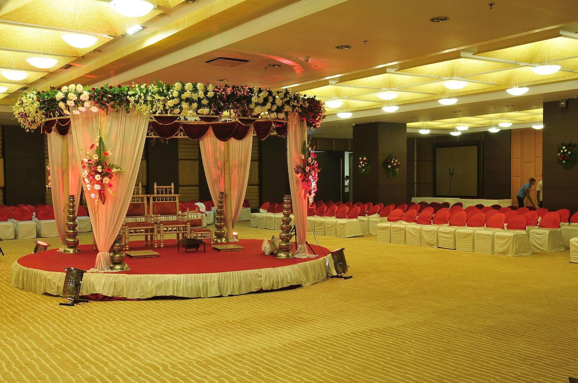 The Cambay Grand Hotel Ahmedabad Ngoại thất bức ảnh