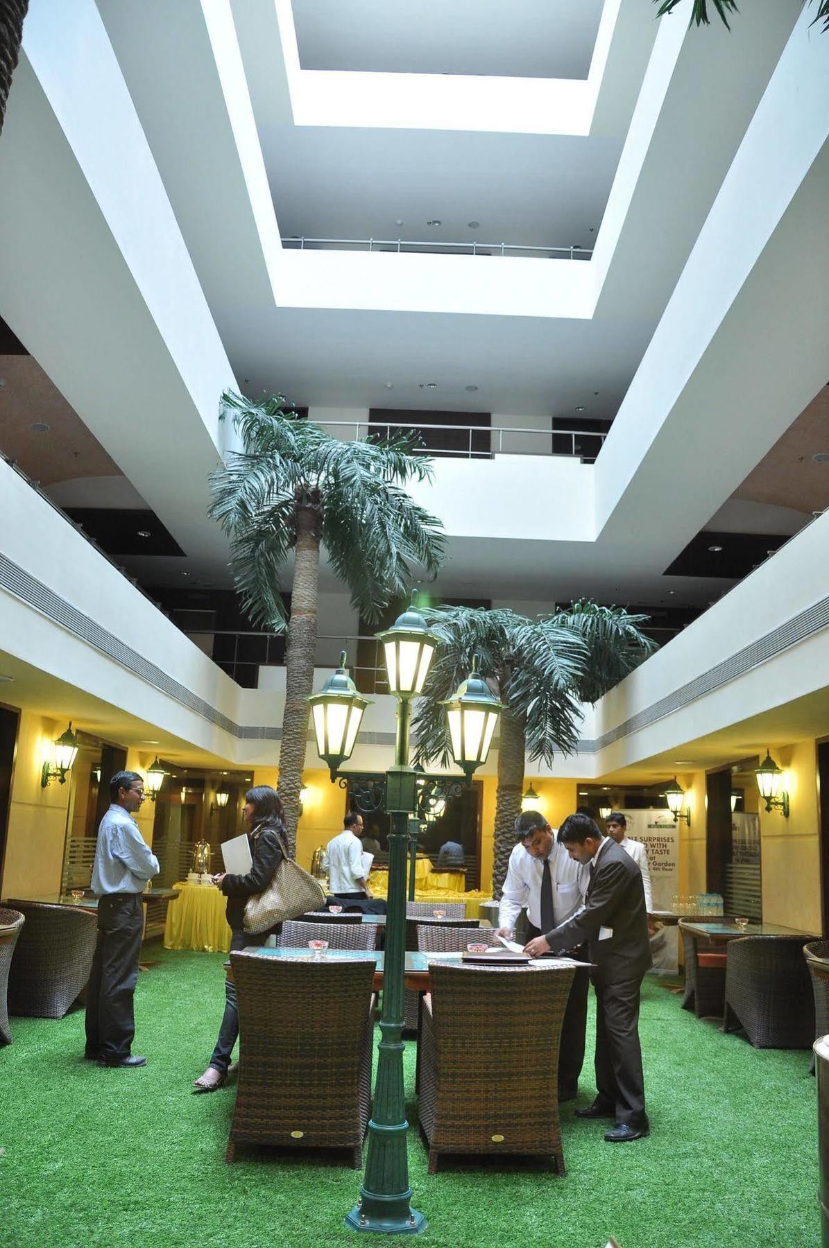 The Cambay Grand Hotel Ahmedabad Ngoại thất bức ảnh