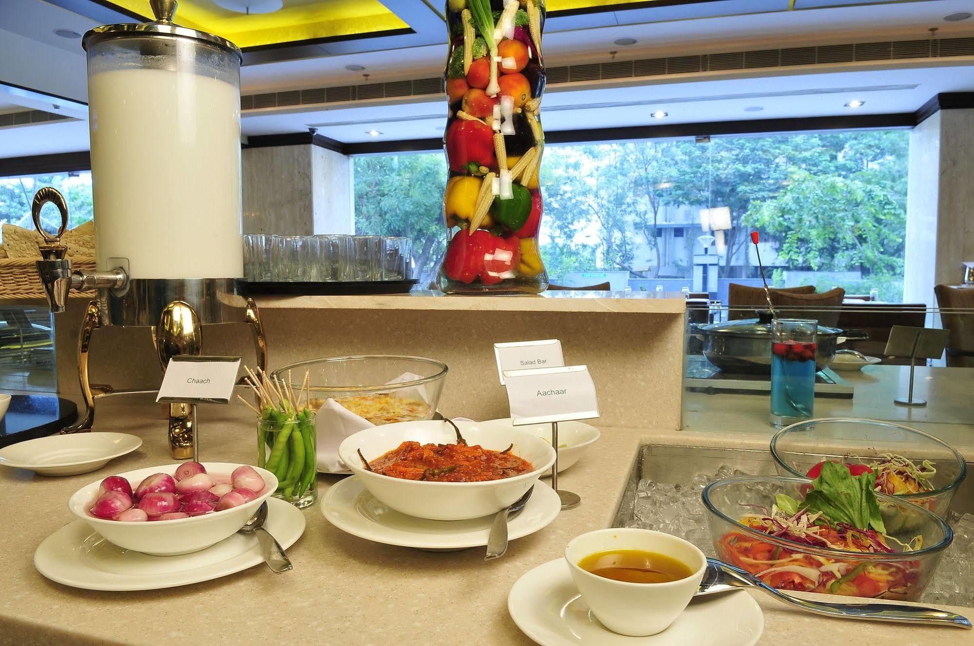 The Cambay Grand Hotel Ahmedabad Ngoại thất bức ảnh
