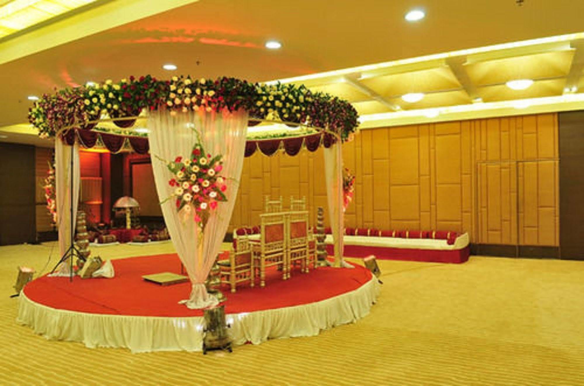 The Cambay Grand Hotel Ahmedabad Ngoại thất bức ảnh
