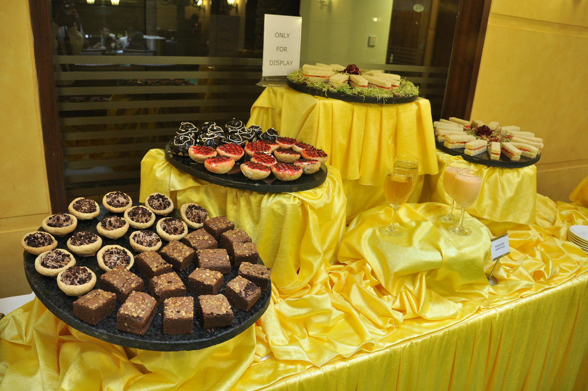 The Cambay Grand Hotel Ahmedabad Ngoại thất bức ảnh